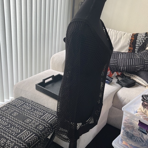 Fashion Exit | Net V-Neck Long Sleeve Top - Picture 5 of 6